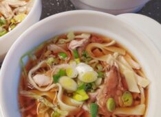 Тайский куриный суп с лапшой Гуай Тью Гай Тун