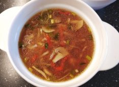 Суп с лапшой в азиатском стиле